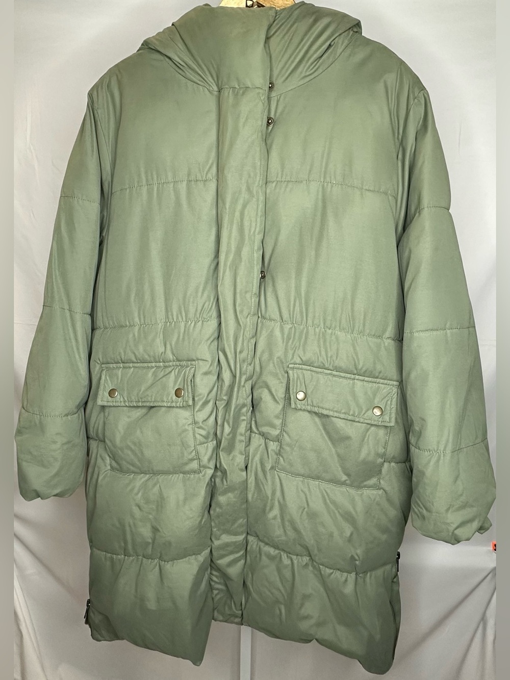 Old Navy Women's Sage Green Puffer coat